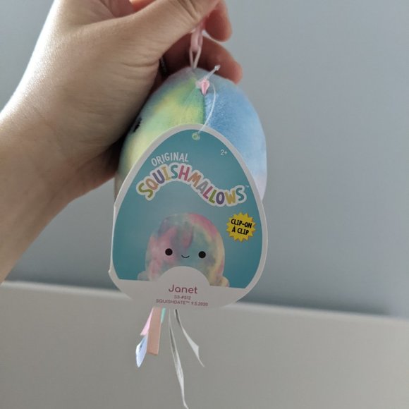 Squishmallow Janet Clip - Picture 3 of 3